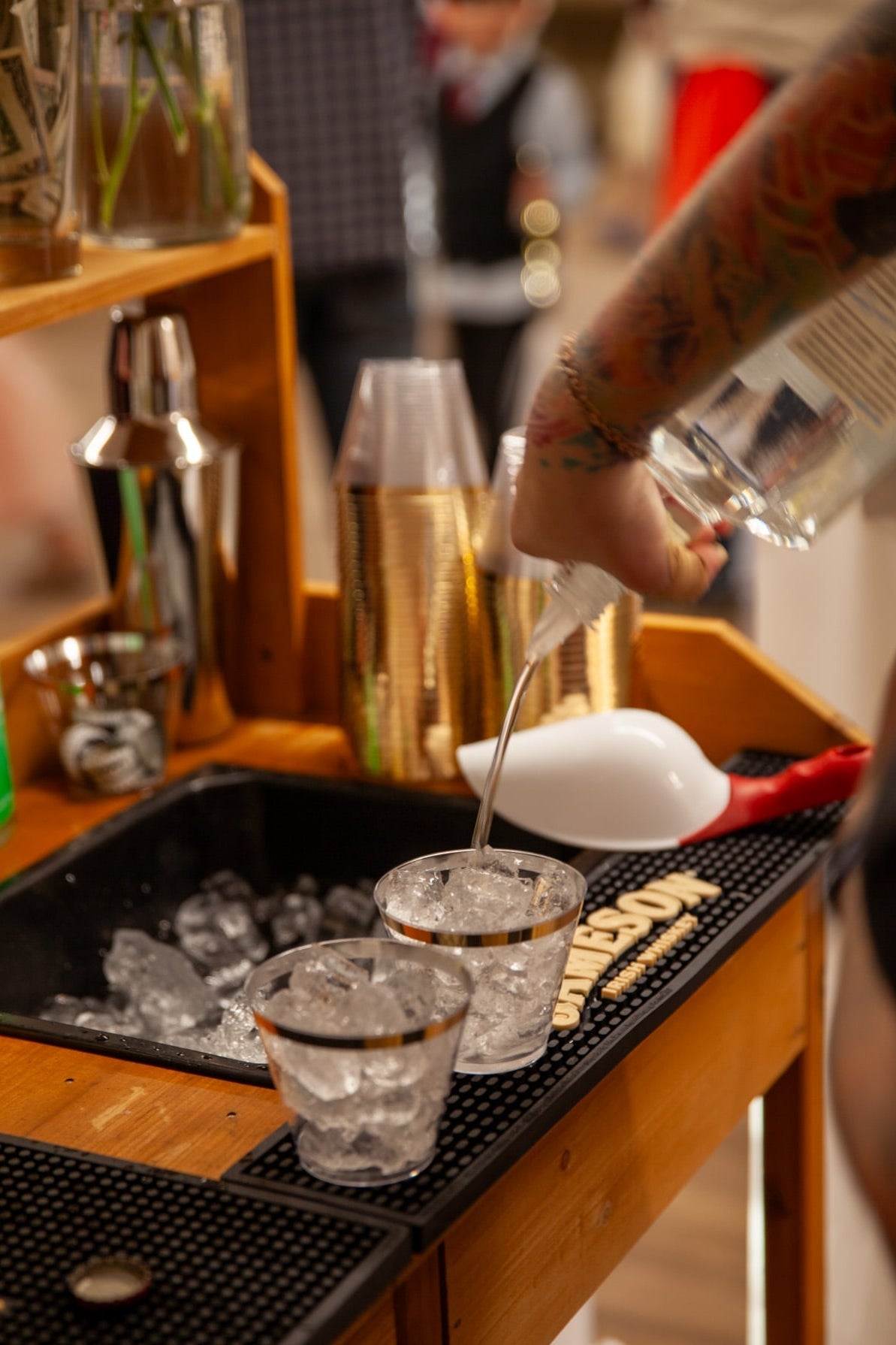 Extra bartender 2-4 hours