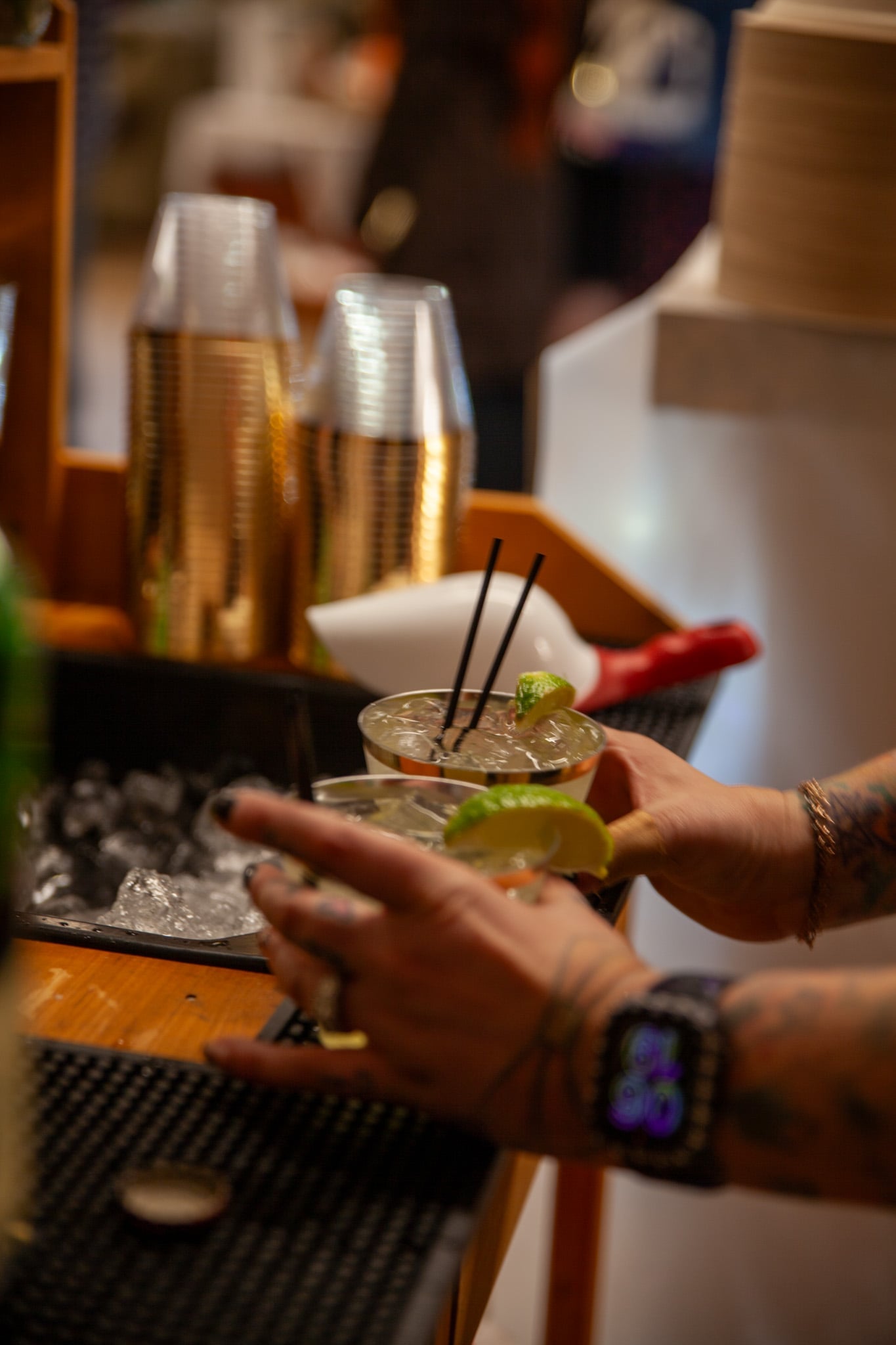 4-6 hours of bartending service