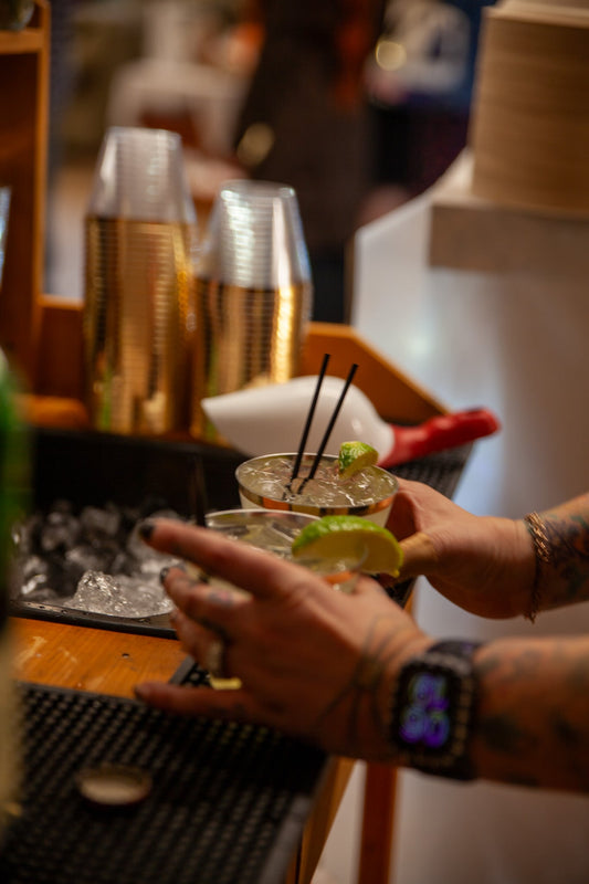 4-6 hours of bartending service